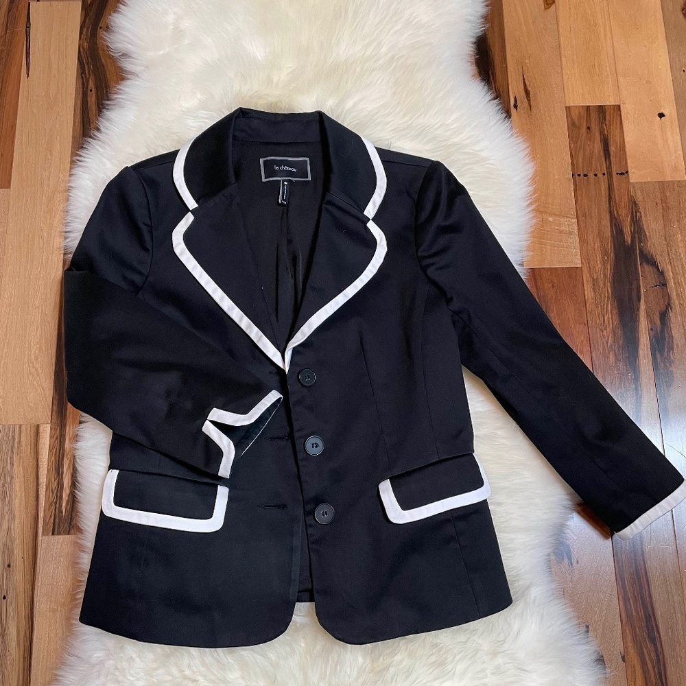 Quality Black and White Blazer with Inner Lining